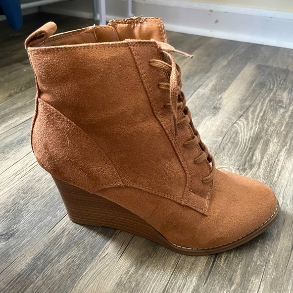 Tan booties with zipper size 7 - Picture 2 of 4